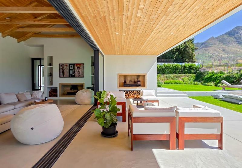 4 Bedroom Property for Sale in Zwaanswyk Western Cape